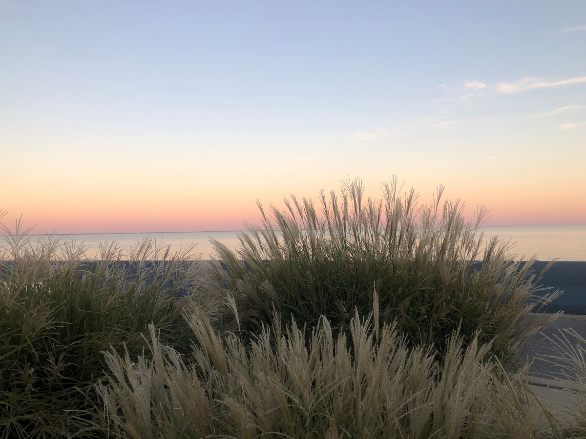 Cheerful Two Bedroom Home on the Chesapeake Bay!