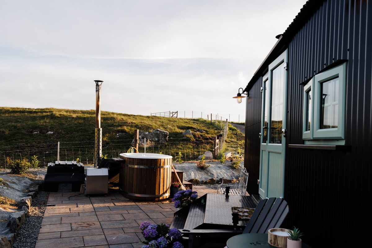 Slieve Croob Glamping,
Shepherds Hut 'Croob View'