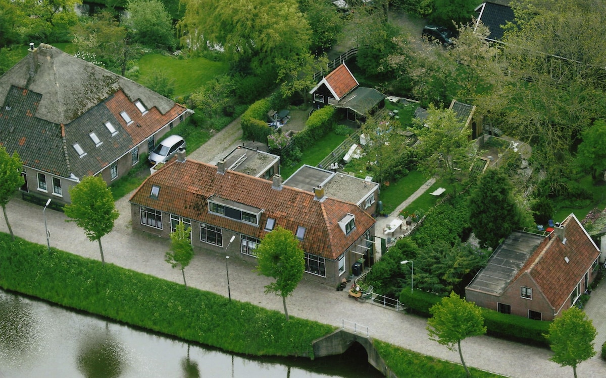 位于阿姆斯特丹附近Twisk村庄的现代住宅
