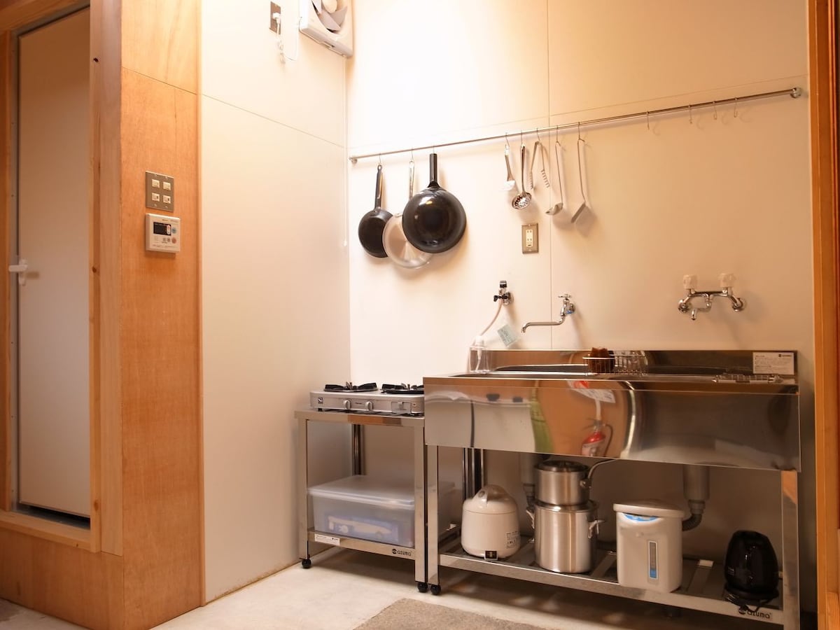 木制联排别墅：京都站13分钟，无线网络和厨房