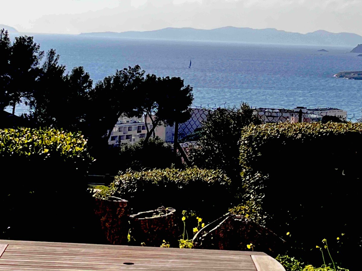 Breathtaking sea view and near Lavandou beach