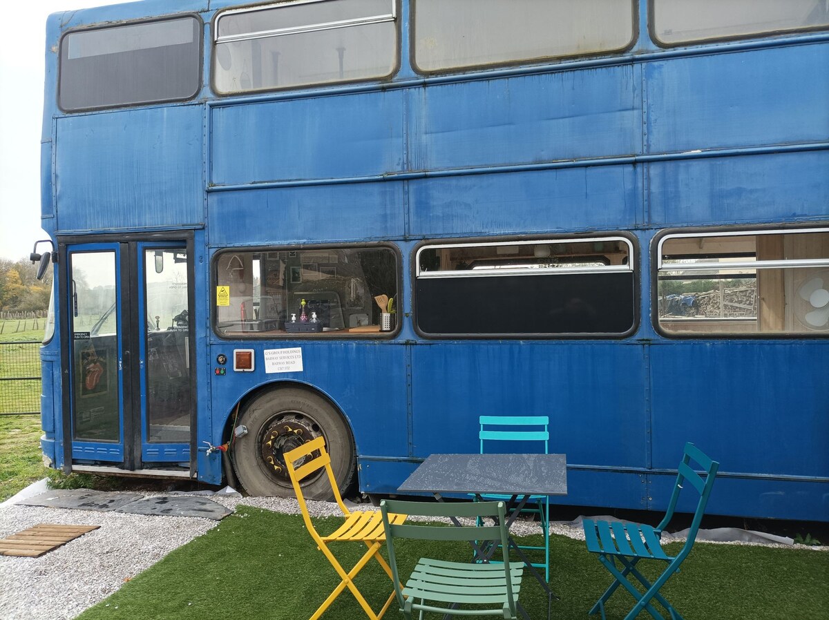 bus anglais 4/5 personnes
 avec jacuzzi