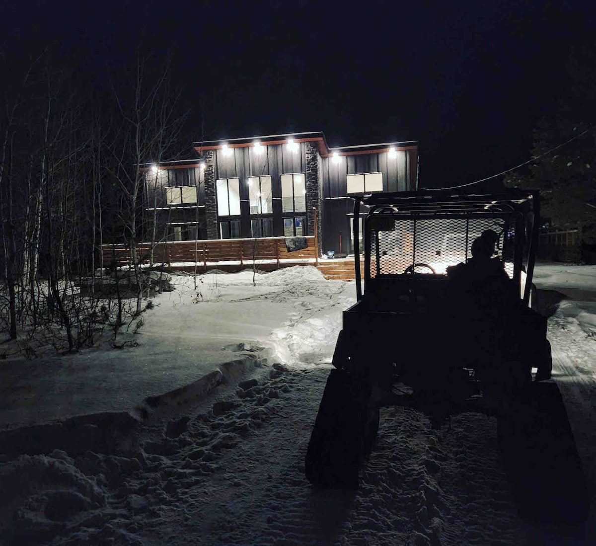 配备热水浴缸和排球场的豪华乡村小屋