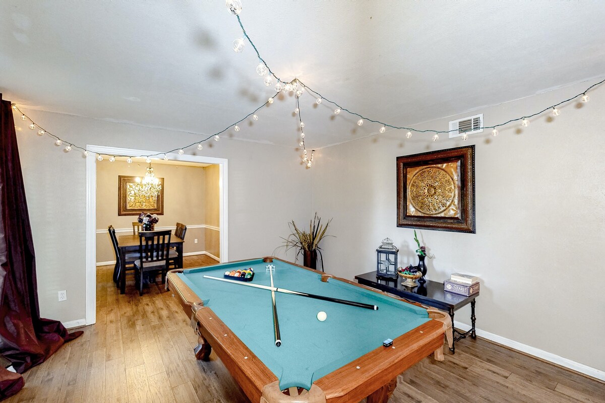 New listing! Home w/pool table, AC, WiFi, W/D-near French Quarter & Downtown