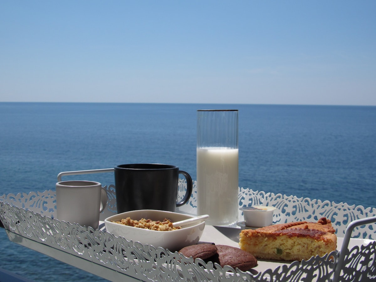 Stanza con terrazzo sul mare in B&B + colazione