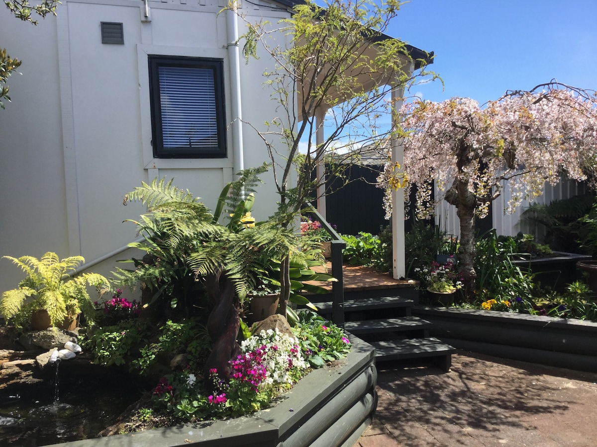 小蒙特罗斯-阳光明媚、安静的花园单间公寓。