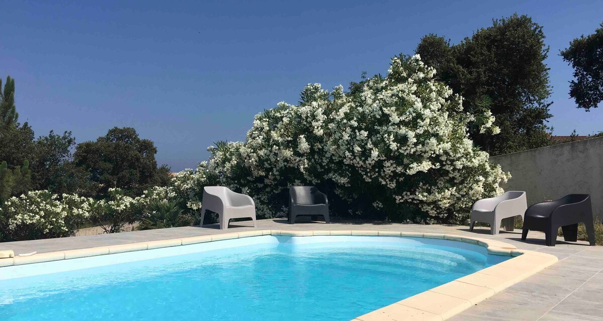 1/2 villa vue mer, Solenzara, piscine jardin privé