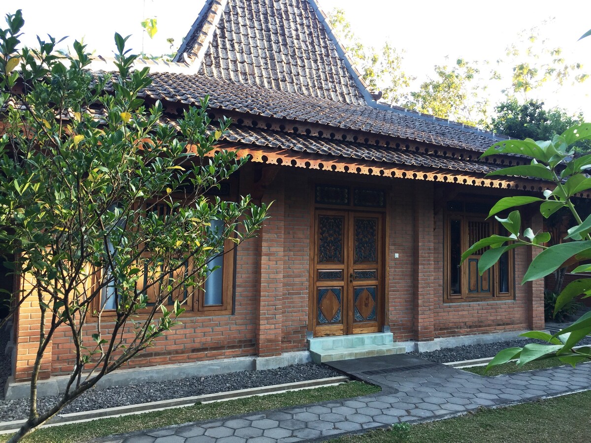 Ago别墅、爪哇家庭小屋、花园和泳池