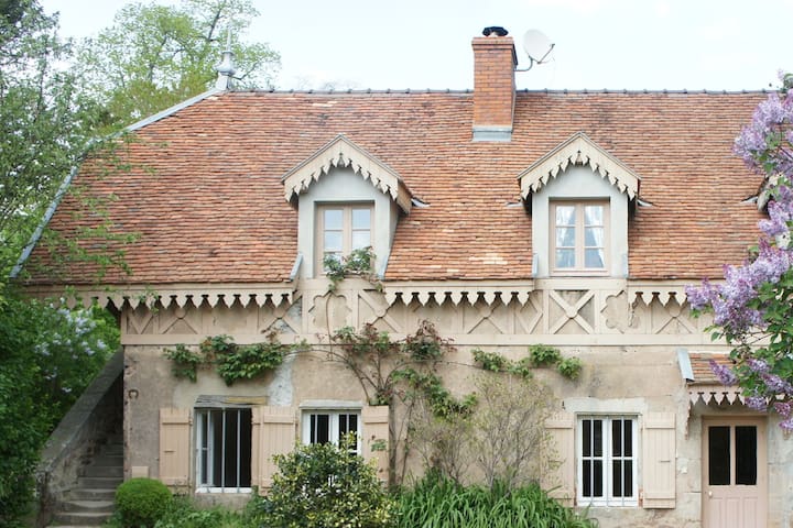 Saint-Bonnet-de-Joux的民宿