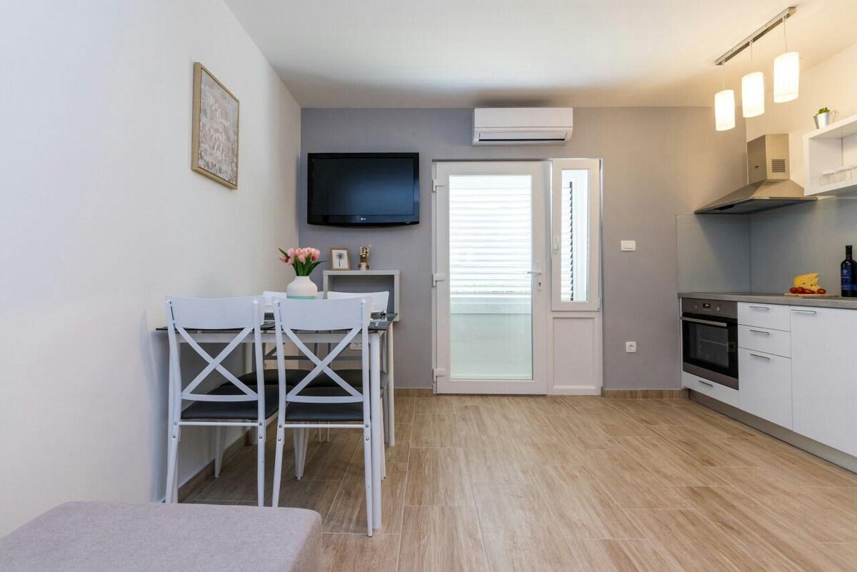 NEW cosy and modern apartment Kastela, Split