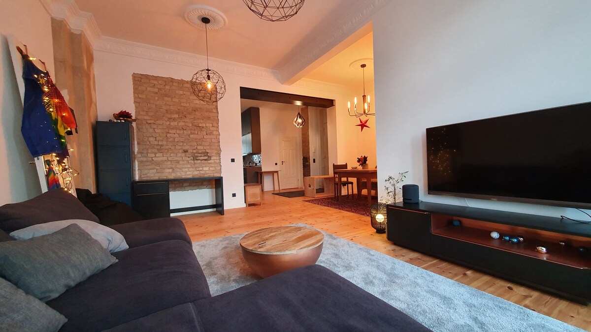 Sunny 3 Room flat with balcony in Friedrichshain