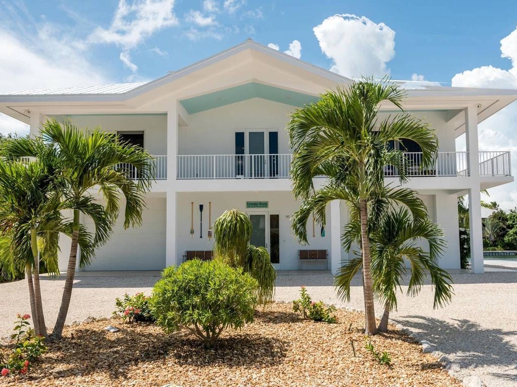 Grouper House, Lux 4BR, 6BA home w/ pool, dock and