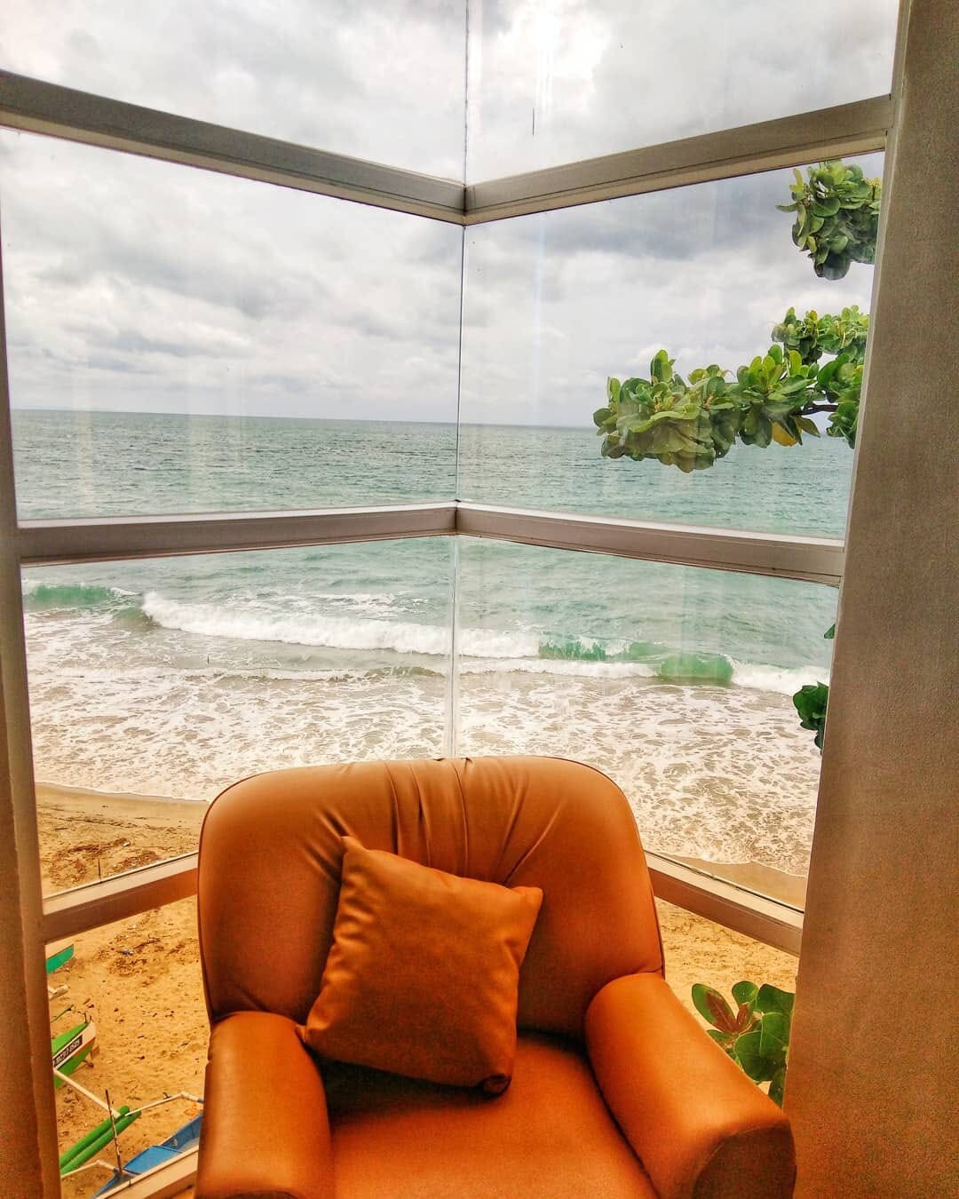Oceanaire Luxury Condos - Beachfront