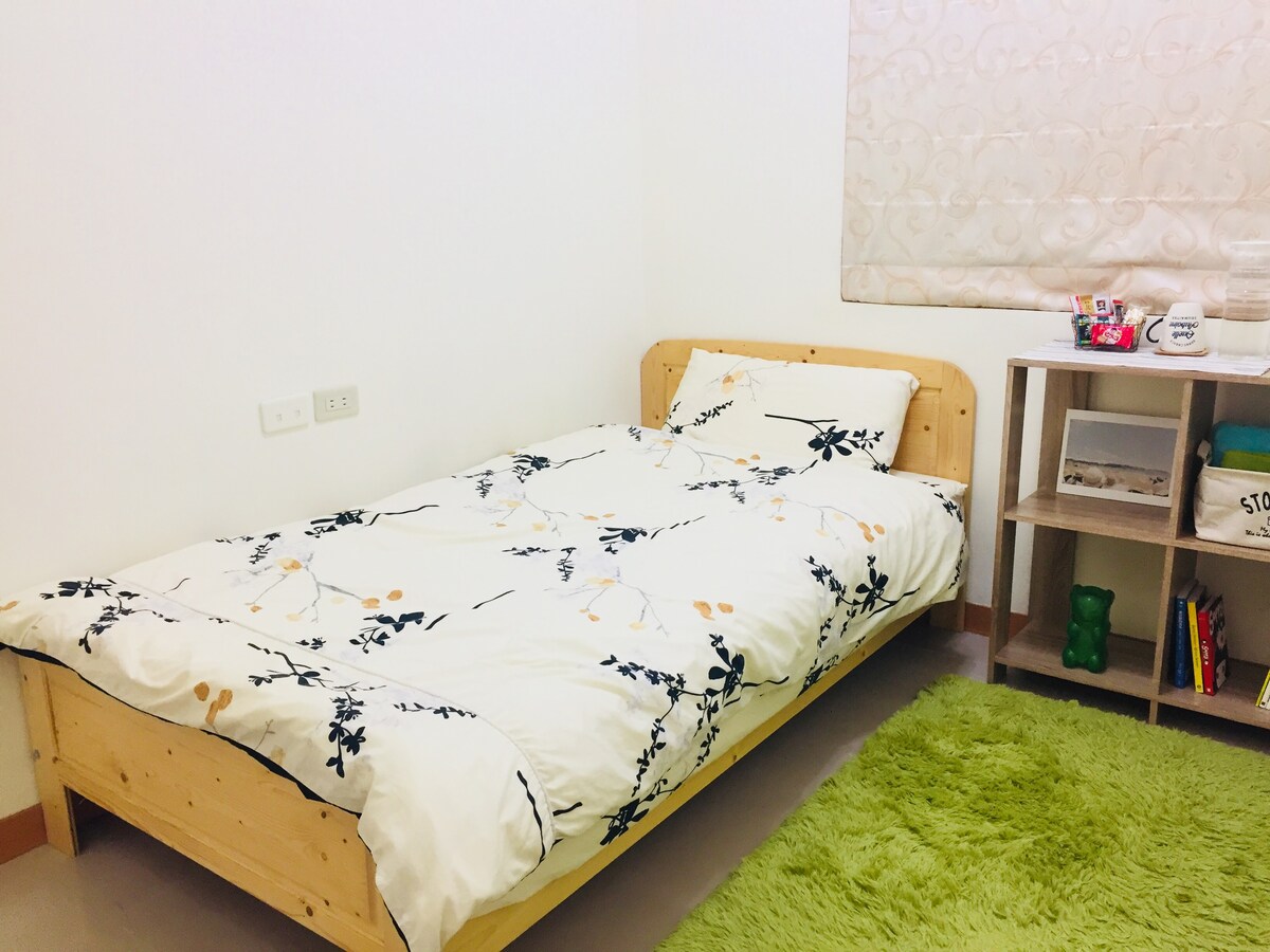 MRT DongMen 2mins/Cozy Flat/Female only/Taipei 101