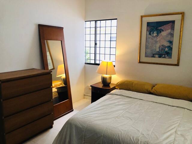 cool room in central hipster area of sg