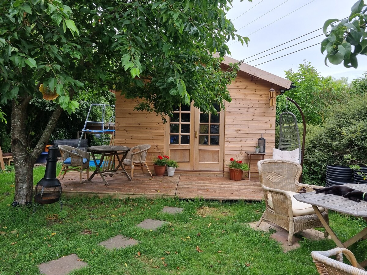 Barn Owl Nest - peaceful Yoga Studio with hot tub