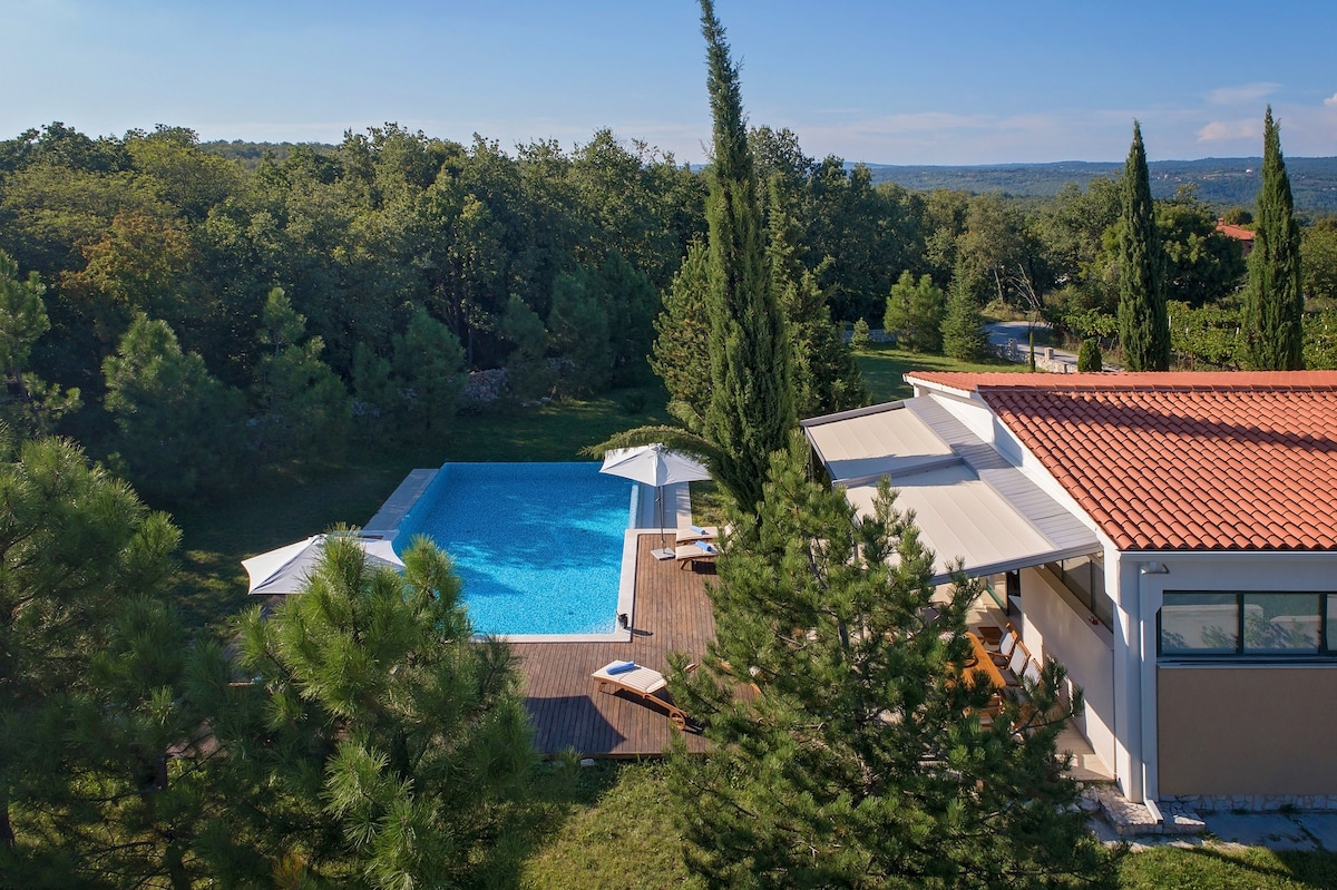 5* Country House with the pool and garden
