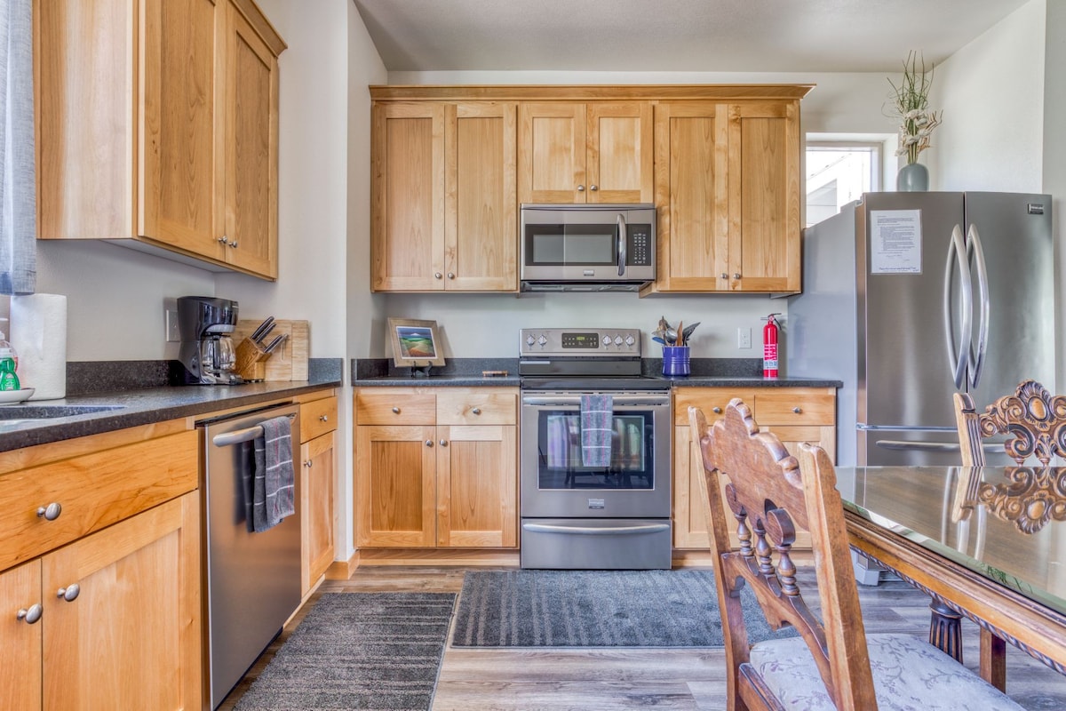 Lovely White Salmon Townhouse