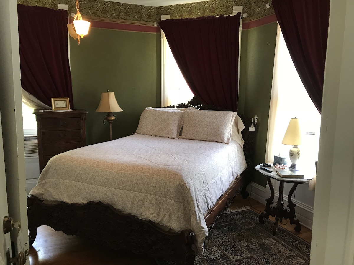 Charming Victorian B&B - Nathaniel Hawthorne Room