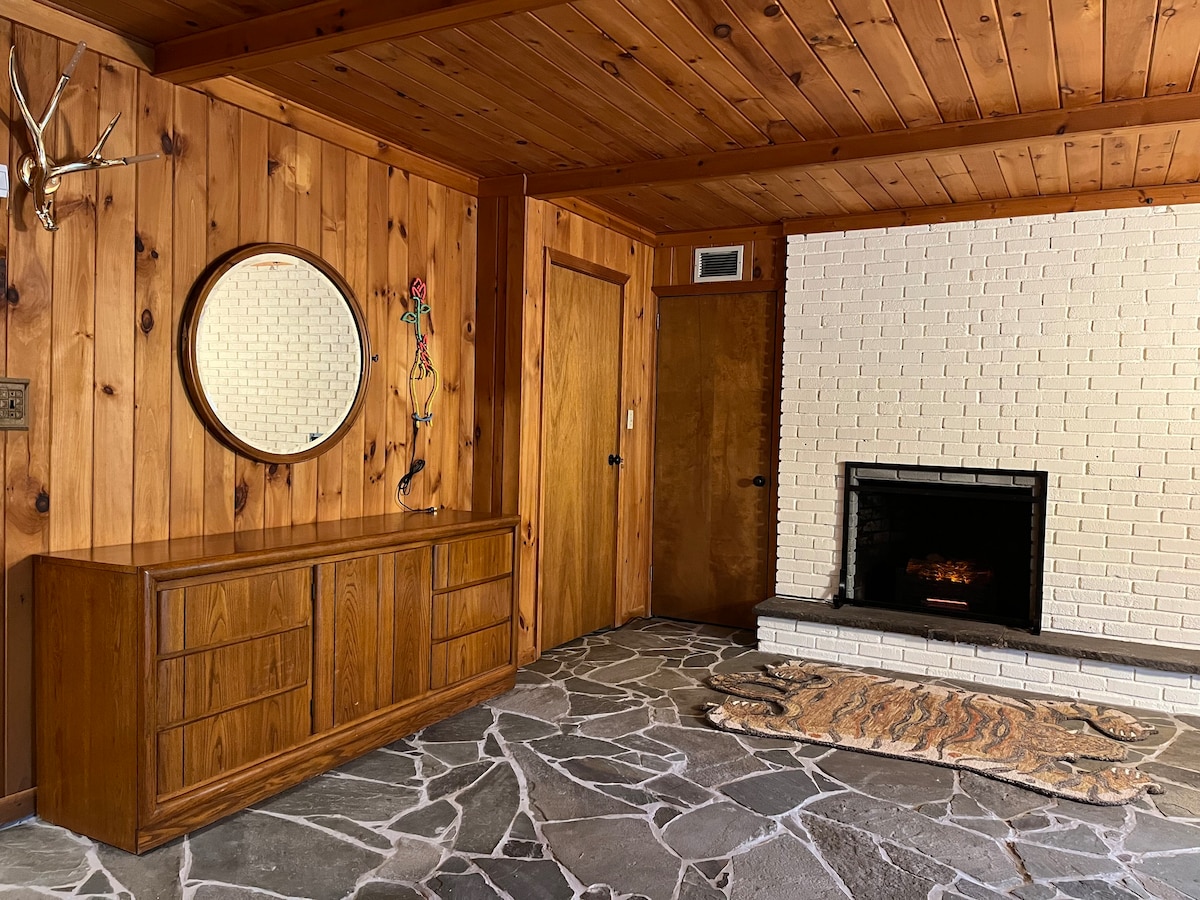 The Little Lodge, a private entrance guest suite