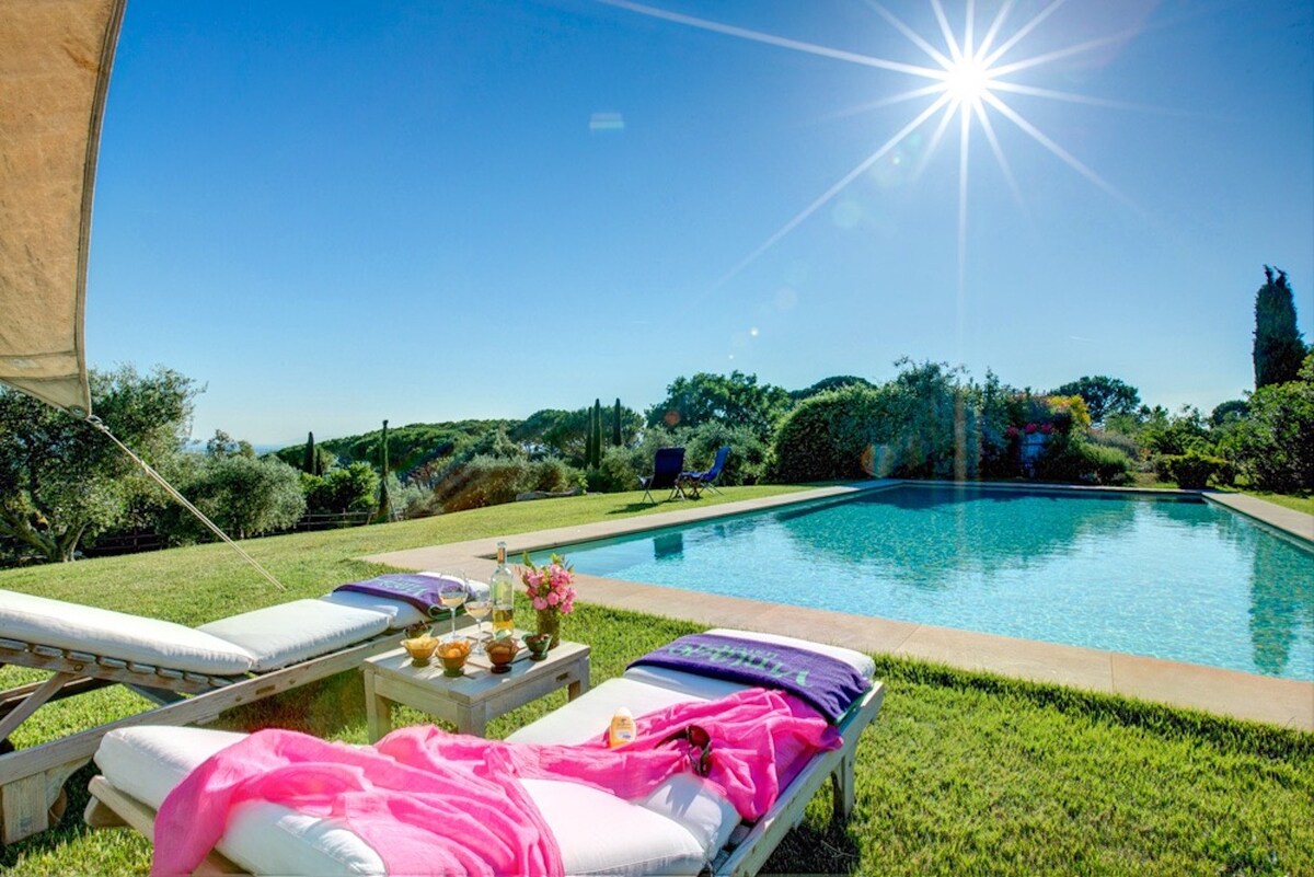 Villa with pool in the middle of Maremma