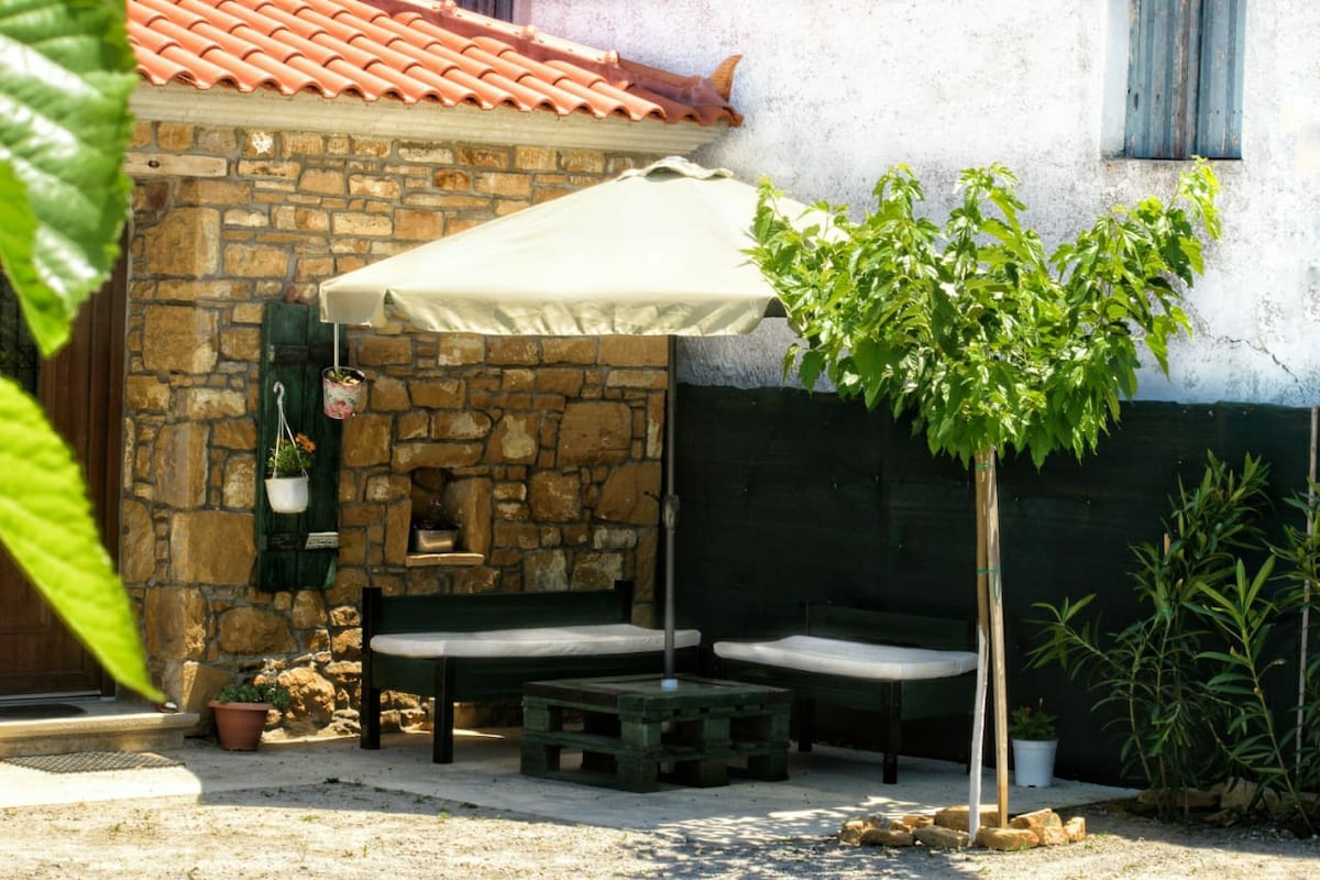 Keros附近的传统石屋