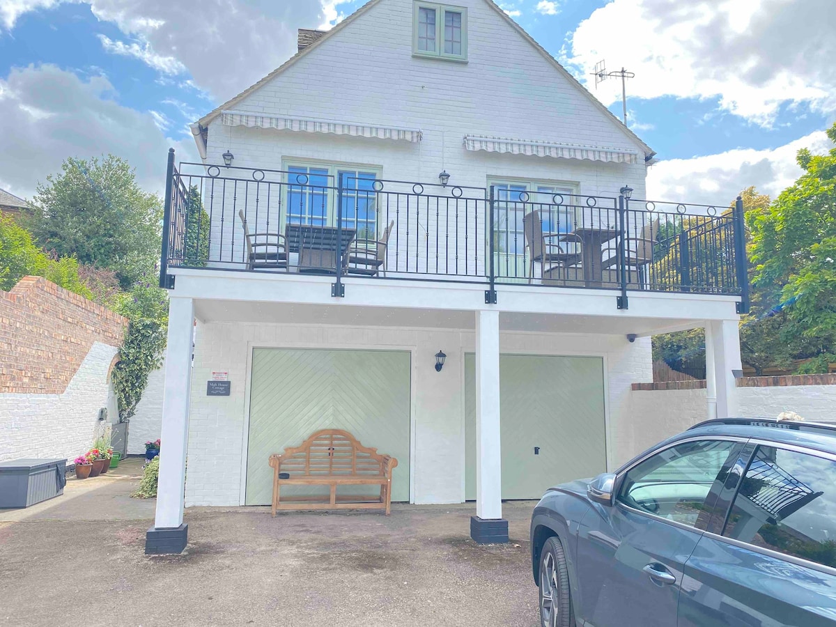 河滨度假屋（ Riverside Retreat with Severn View Balcony ）