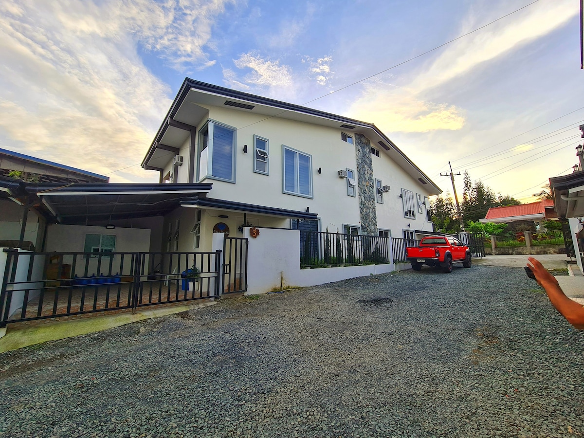 Casa Lindo De Tagaytay with pool and breakfast