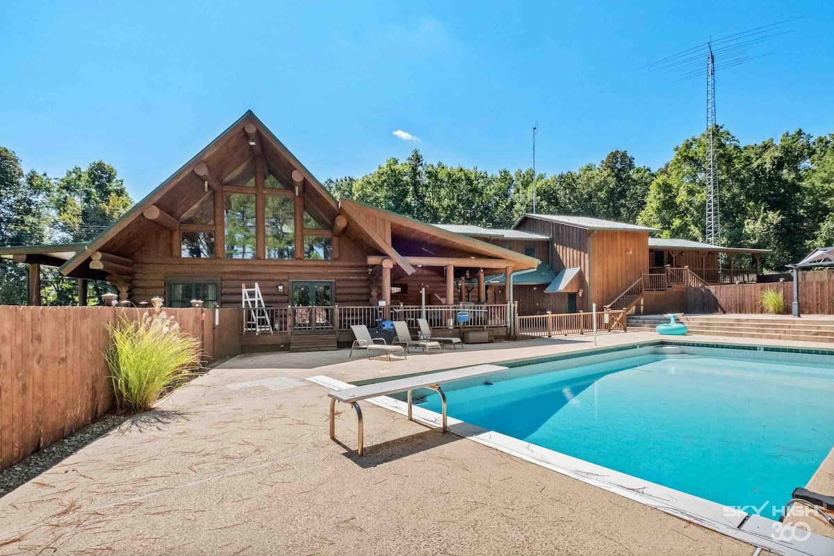 Private Cabin Oasis 3 acre Pool Playground Poker