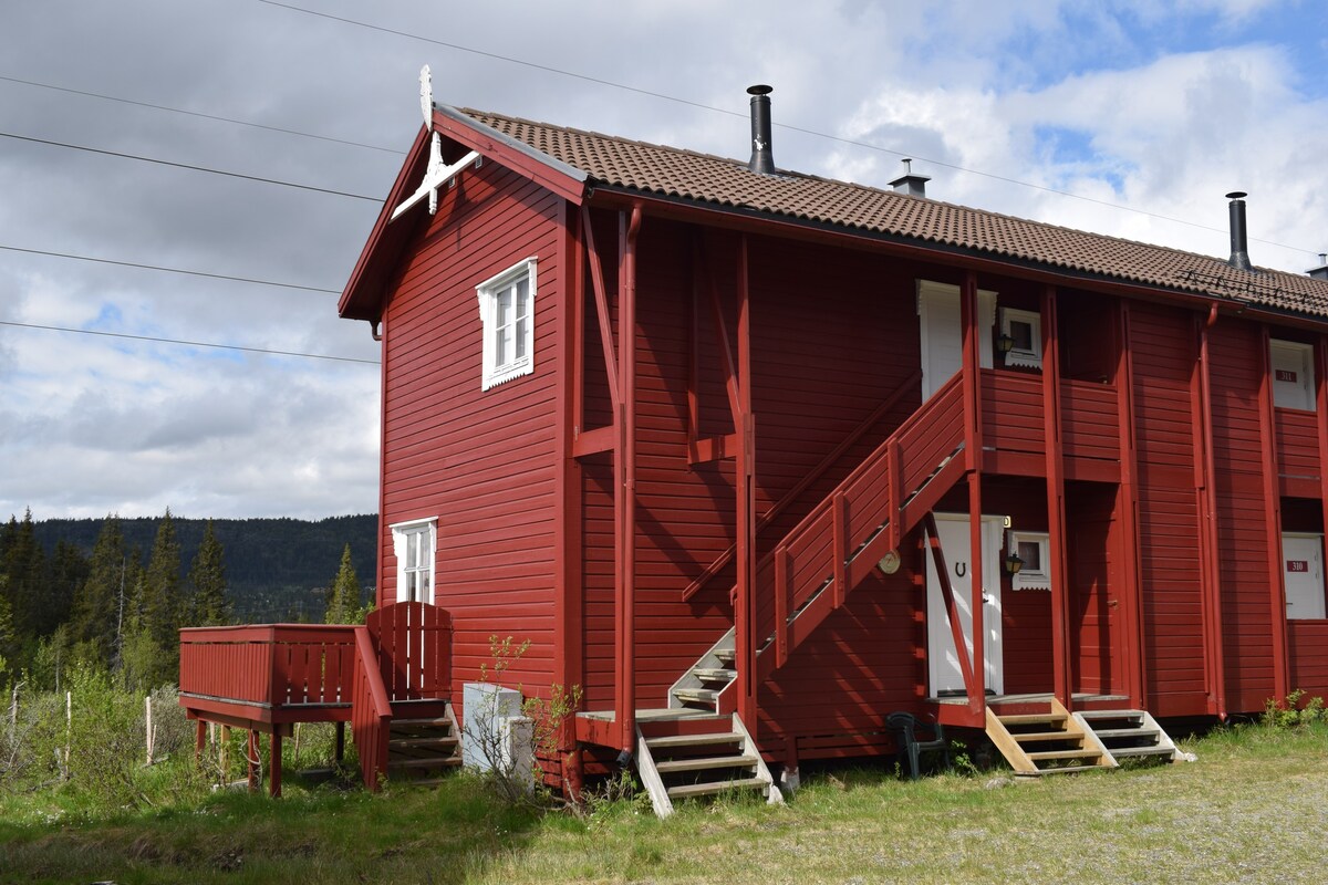 7(8)-s enhet i Skeikampen Fjellandsby med 2 bad og sauna.