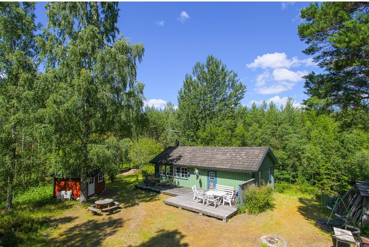 Småland的Näset 4 Green Cabin with boat