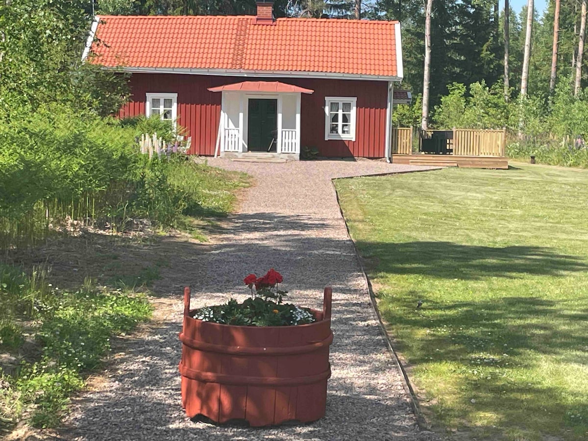 Töreboda高尔夫球场旁的舒适小屋
