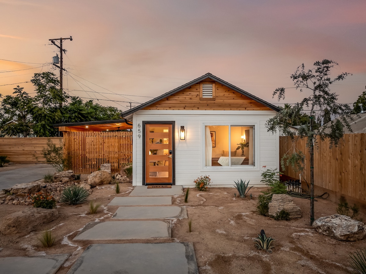 **Remodeled** "The Joshua Tree" Old Town Bungalow