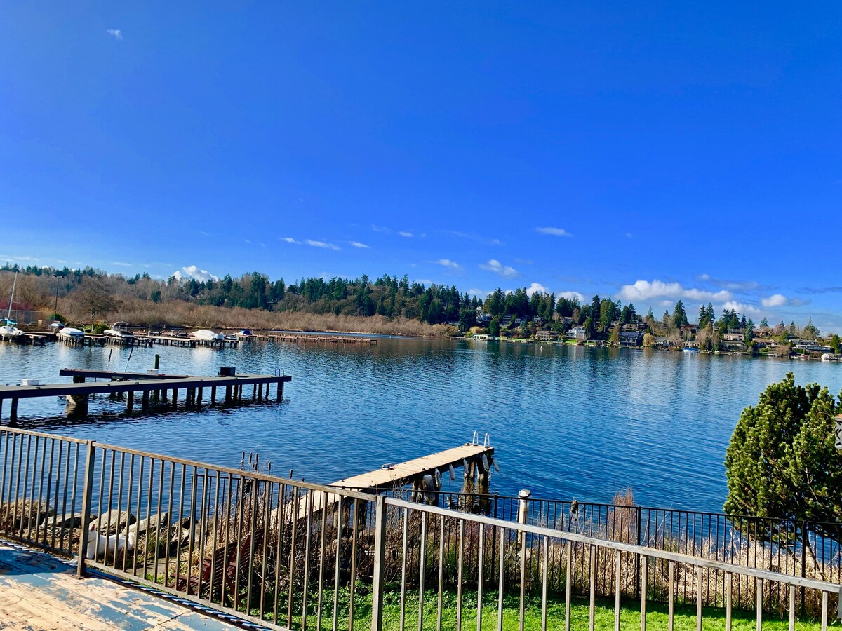 柯克兰湖景别墅（ Kirkland Lake House ）、私人码头和热水浴缸！