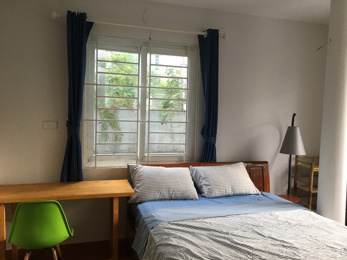 Large, private & cozy room near Westlake