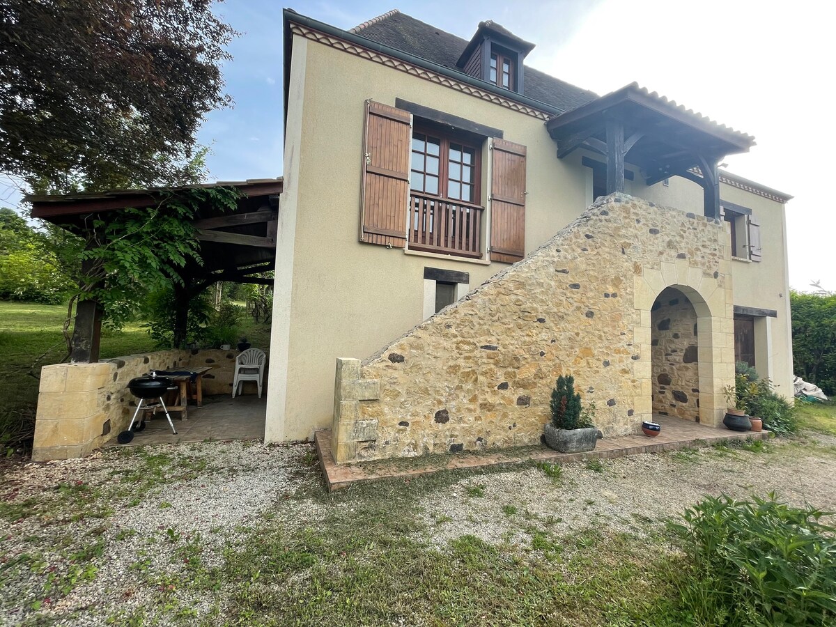 Grande belle maison Périgord Noir Jacuzzi Jardin