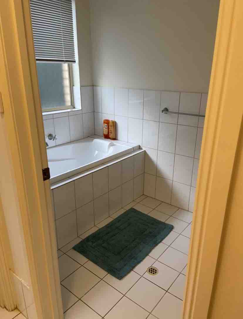 Room w/shared bathroom, 2 guests , 20’ to CBD