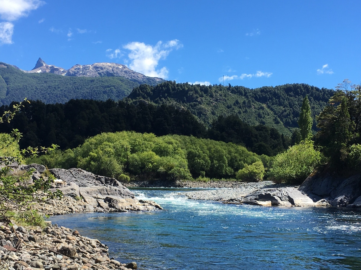 Cabaña del Rio, orilla Rio Espolon, Futaleufu