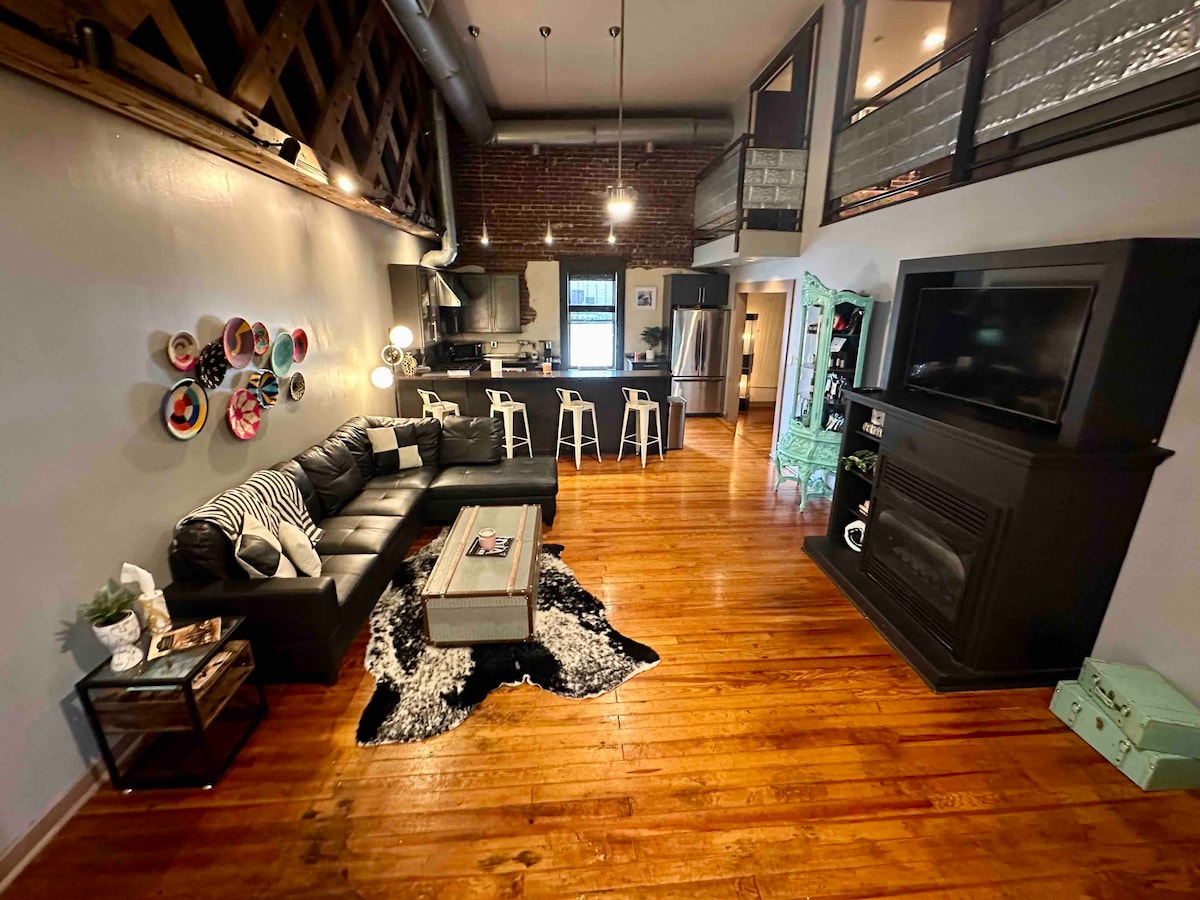 Historic Downtown Loft with Private Balcony