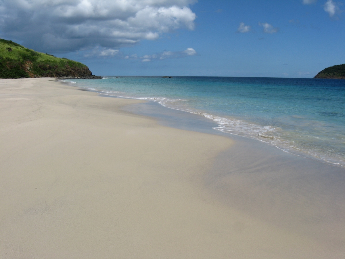 Lovely View!  Walk to Zoni Beach!