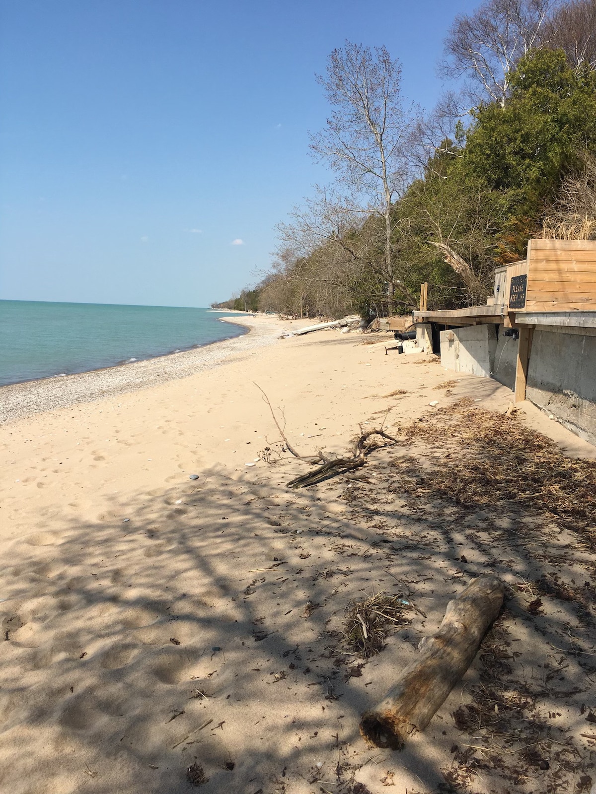 温馨湖景乡村小屋