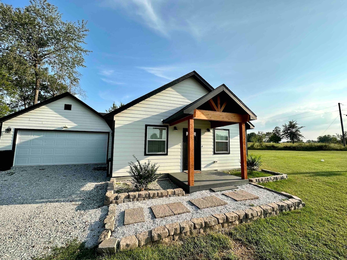 *Cozy Luxury Country Cottage - Fireplace *Hottub