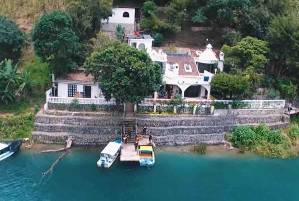 El Castillo en el Lago Atitlán