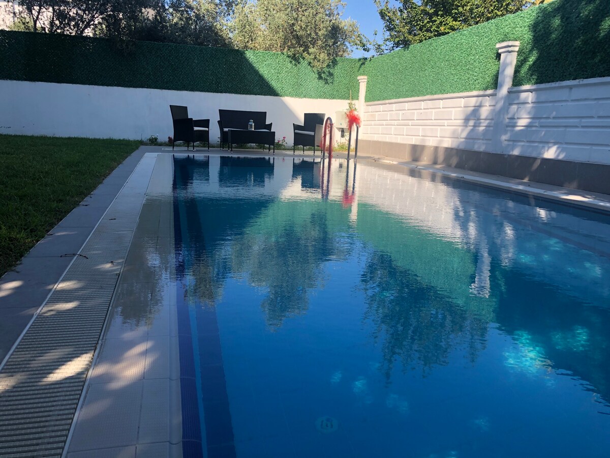 私人别墅，带花园和私人泳池