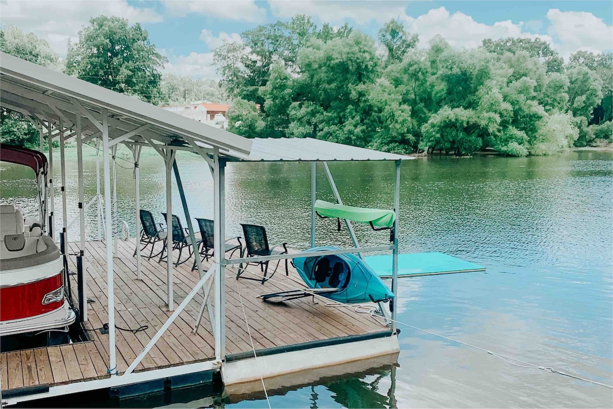 Private Lakefront home near I-65