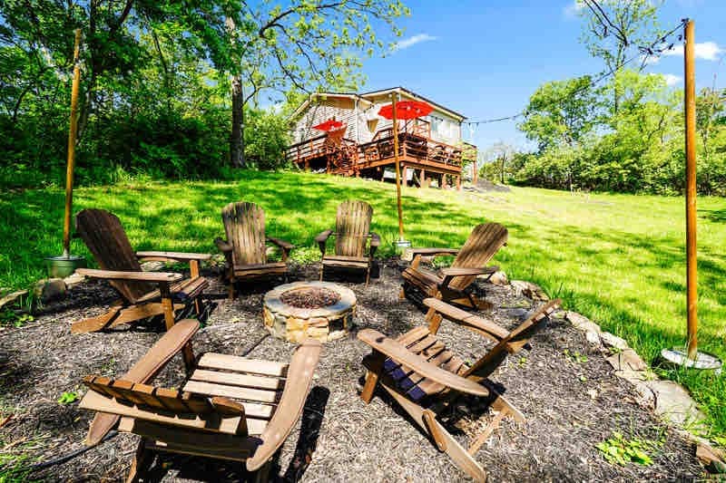 Cozy cabin by wineries & hikes w/hot tub near SNP