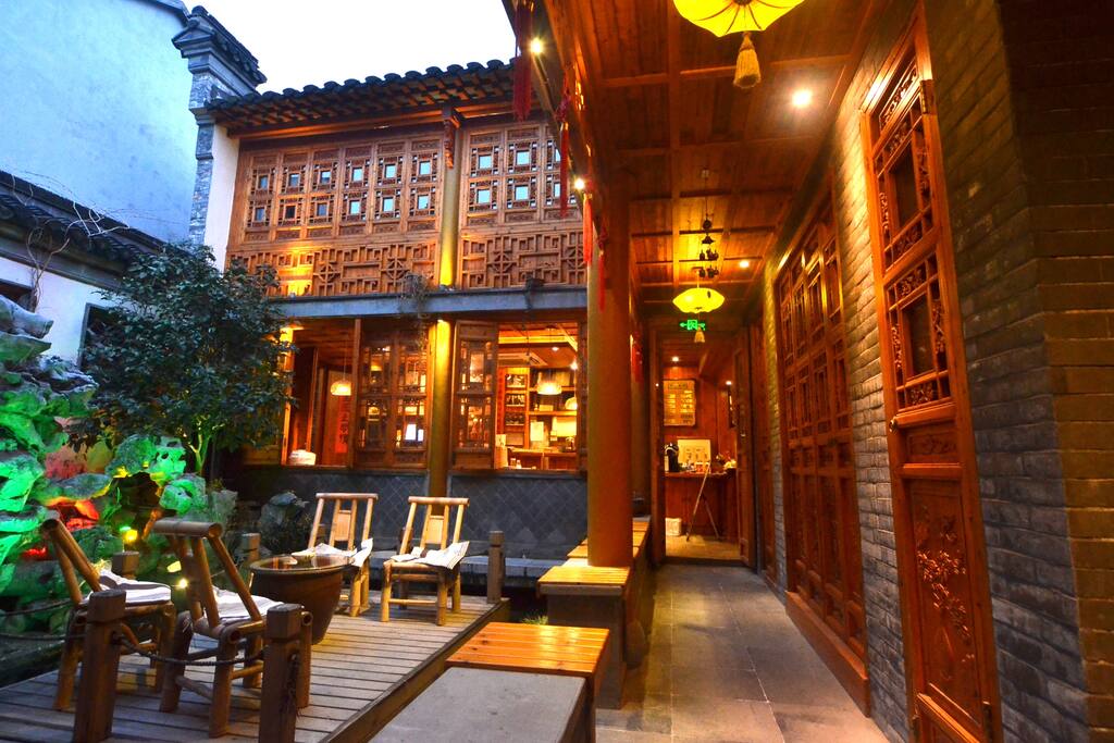 瘦西湖文昌阁旁东关街区民宿明雅近个园何园古运河【诚园红木庭院客栈