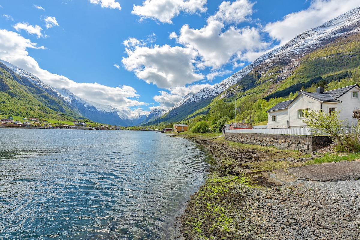 Holliday Villa by the Fjord in Olden