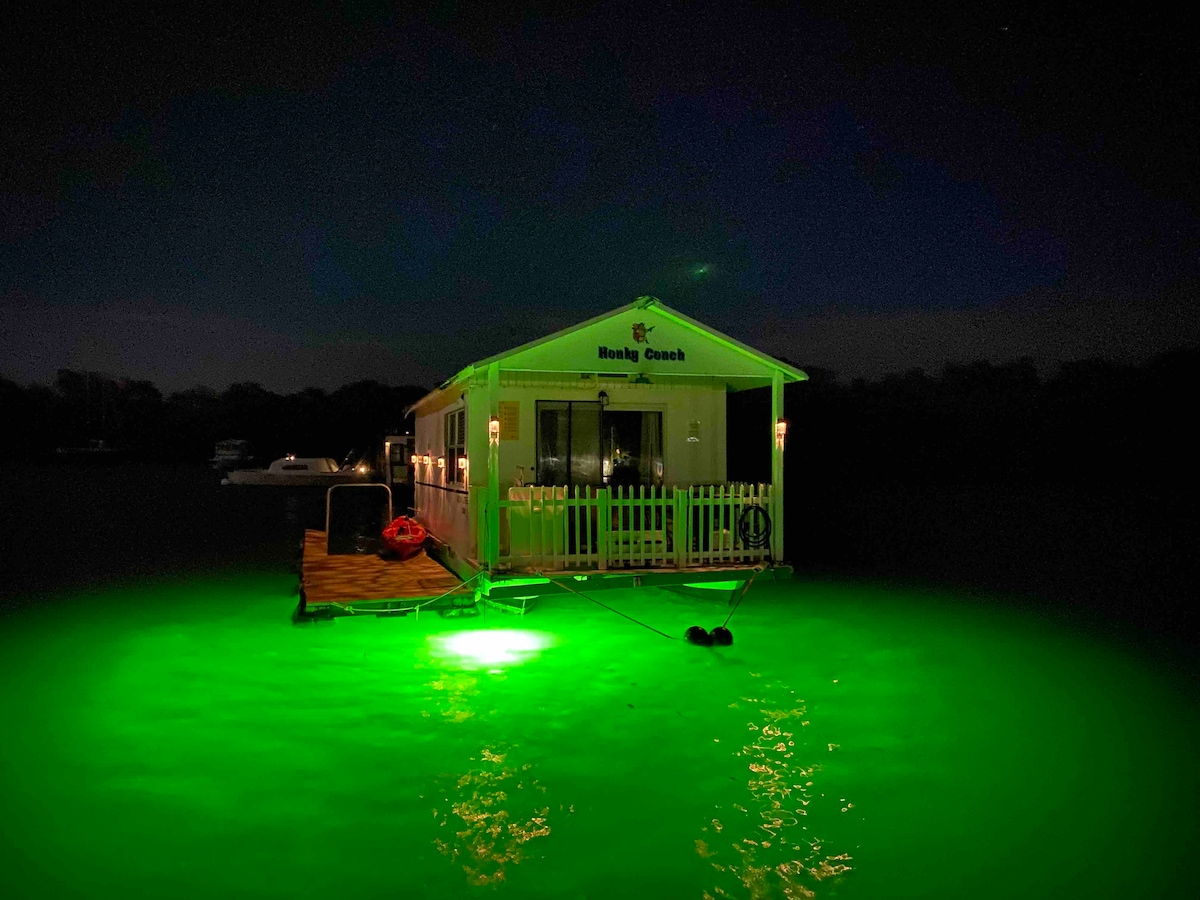 Houseboat Getaway In Marathon