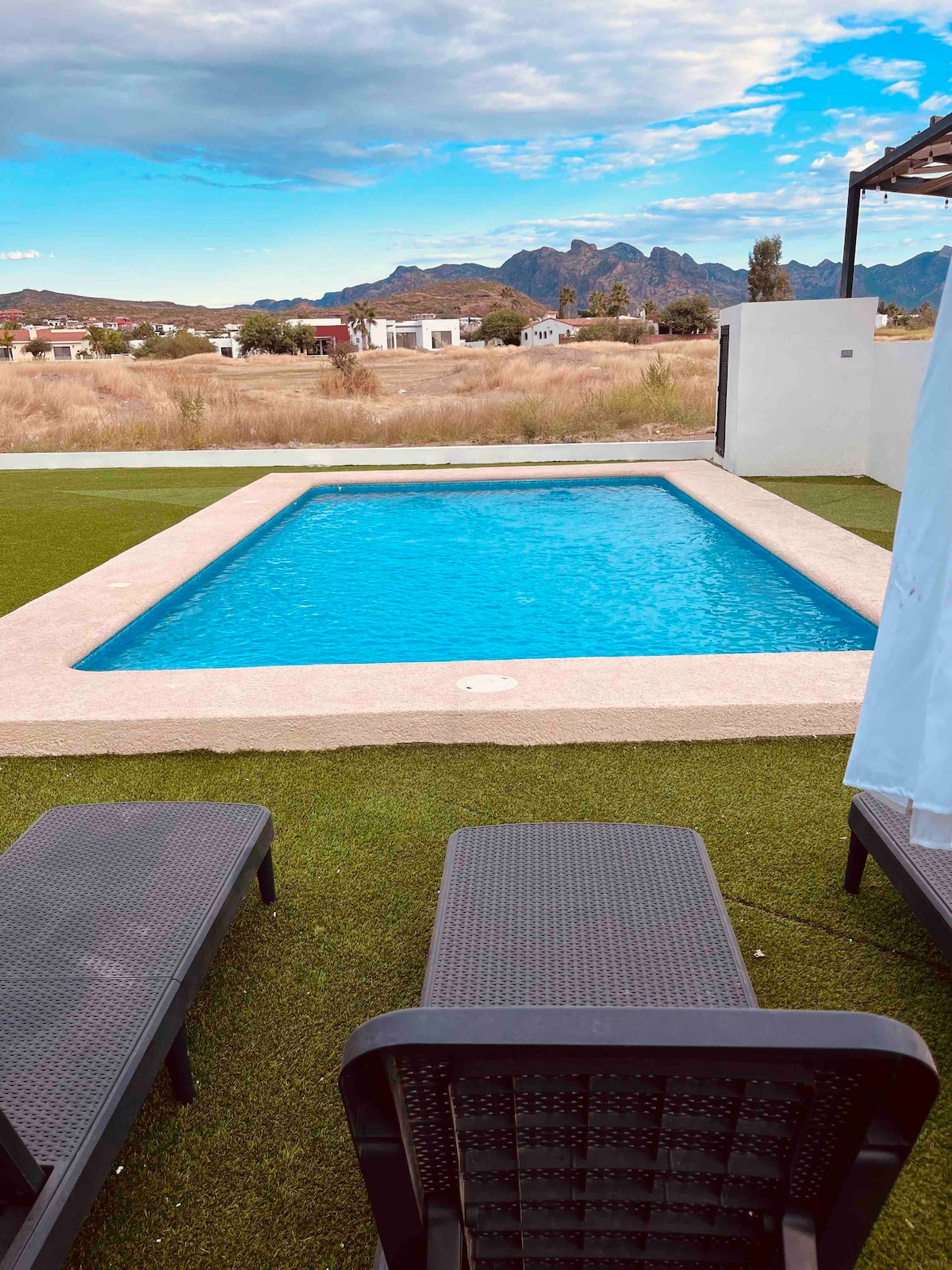 Casa con alberca y vista al campo de golf